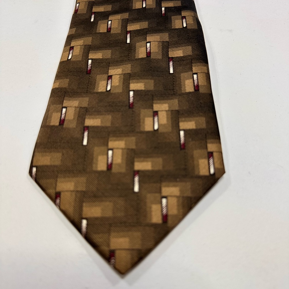 Elegant Brown Geometric Tie